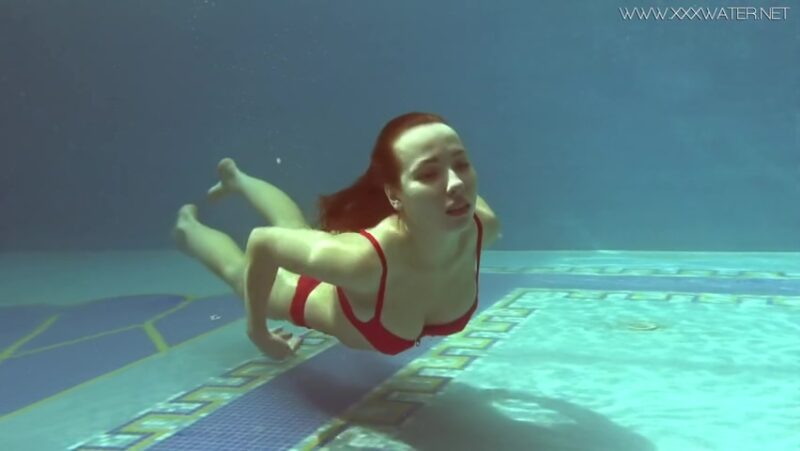 Juicy Russian Babe In The Pool - Lina Mercury