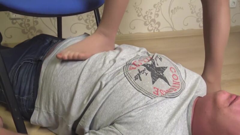 Under Girls Feet 7