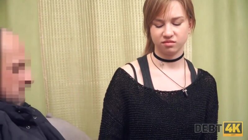 teen 18+ Schuldner Zahlt Fur Schulden Mit Zartem Mund Und Vagina