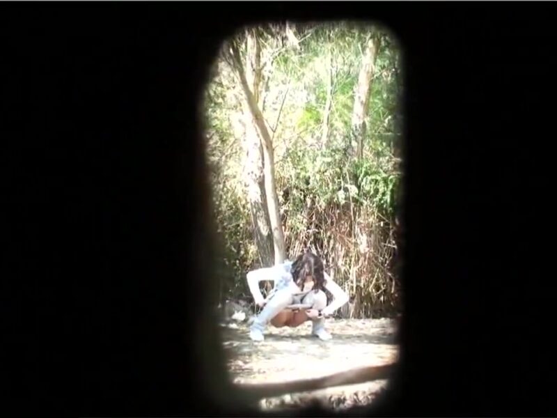 female street pee 5
