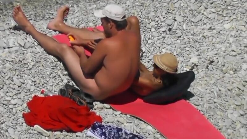 . Girl Jerks Off dick her boyfriend at a public beach